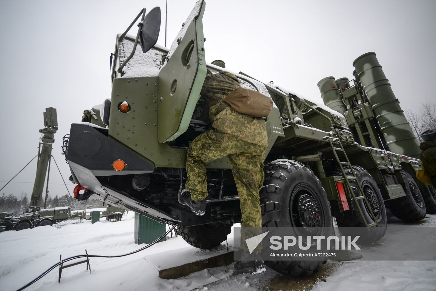 Military drill with S-400 anti-aircraft system in Leningrad Region
