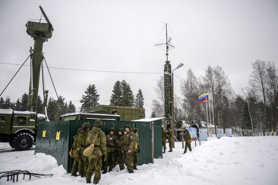 Military drill with S-400 anti-aircraft system in Leningrad Region