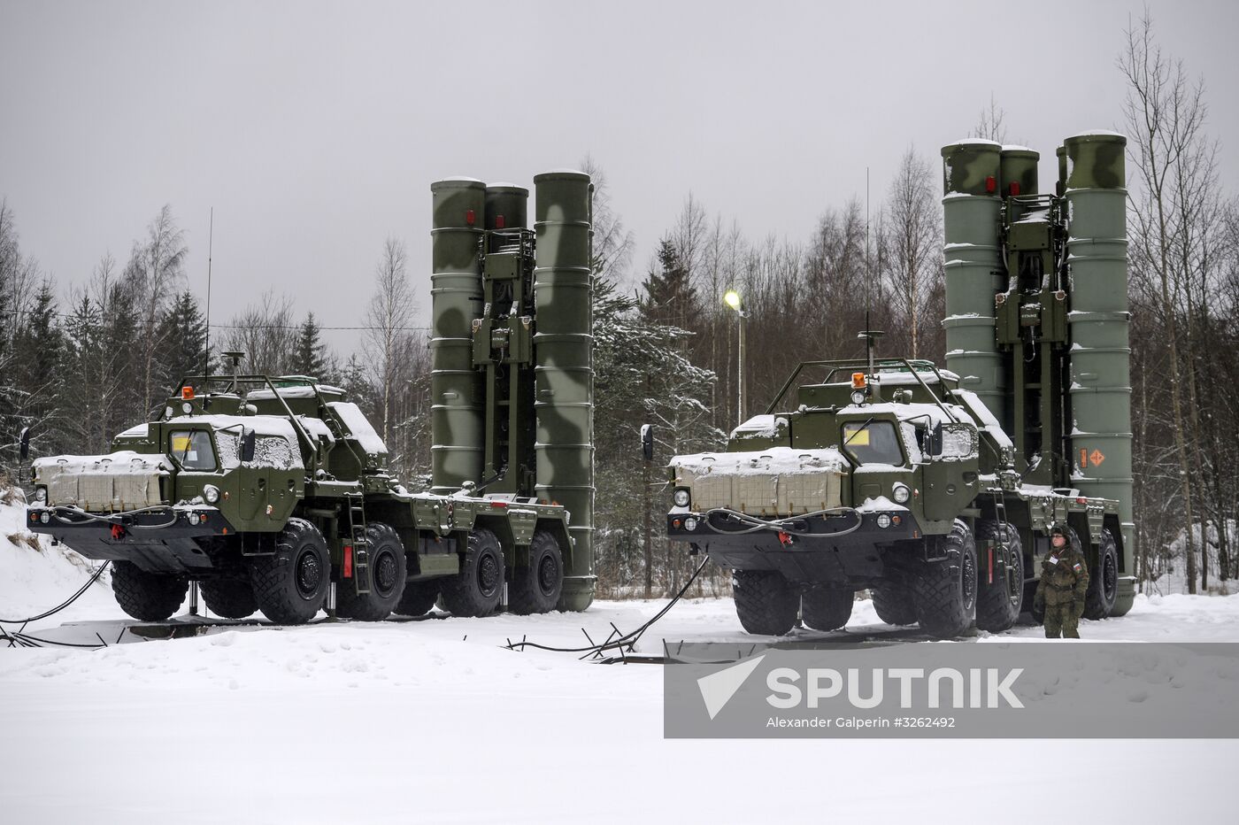 Military drill with S-400 anti-aircraft system in Leningrad Region