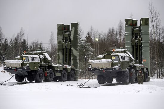 Military drill with S-400 anti-aircraft system in Leningrad Region