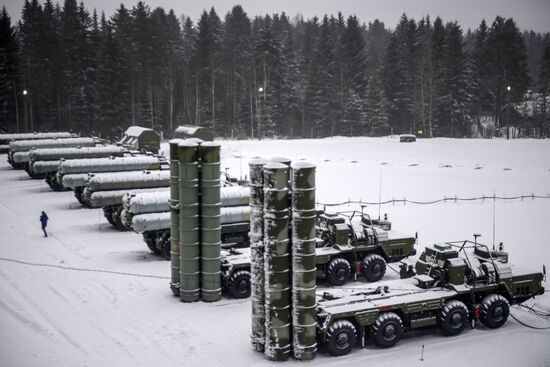 Military drill with S-400 anti-aircraft system in Leningrad Region