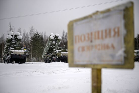 Military drill with S-400 anti-aircraft system in Leningrad Region