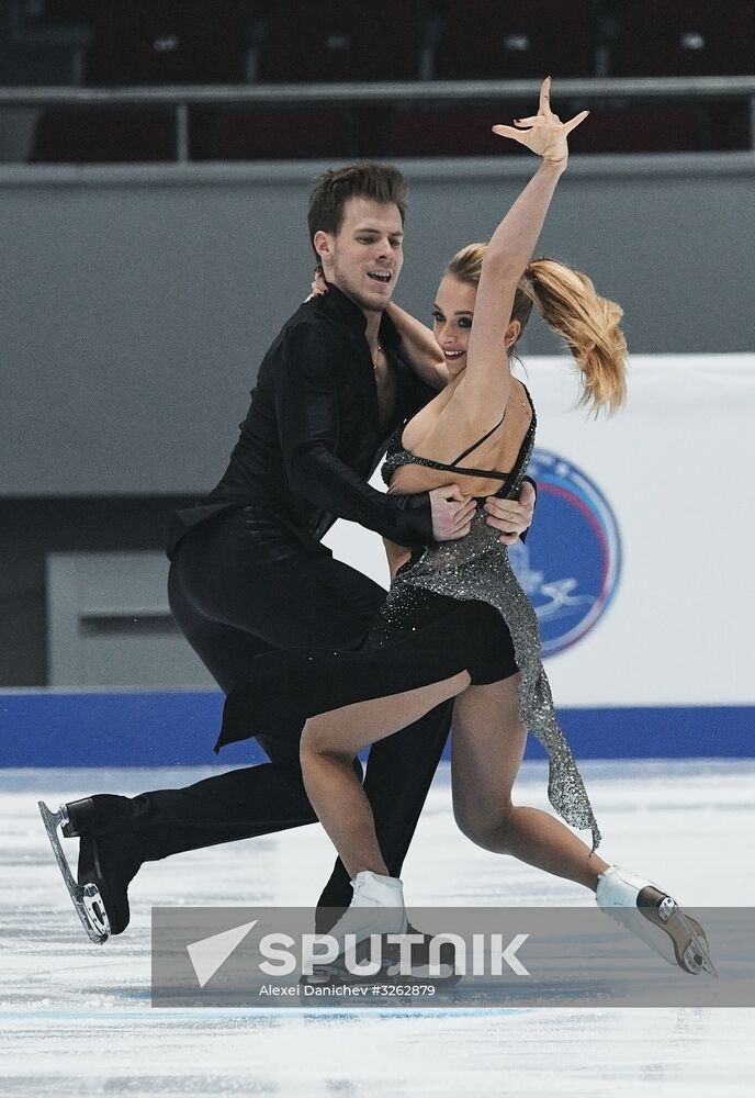 Figure skating. Russian championship. Ice dancing. Short program