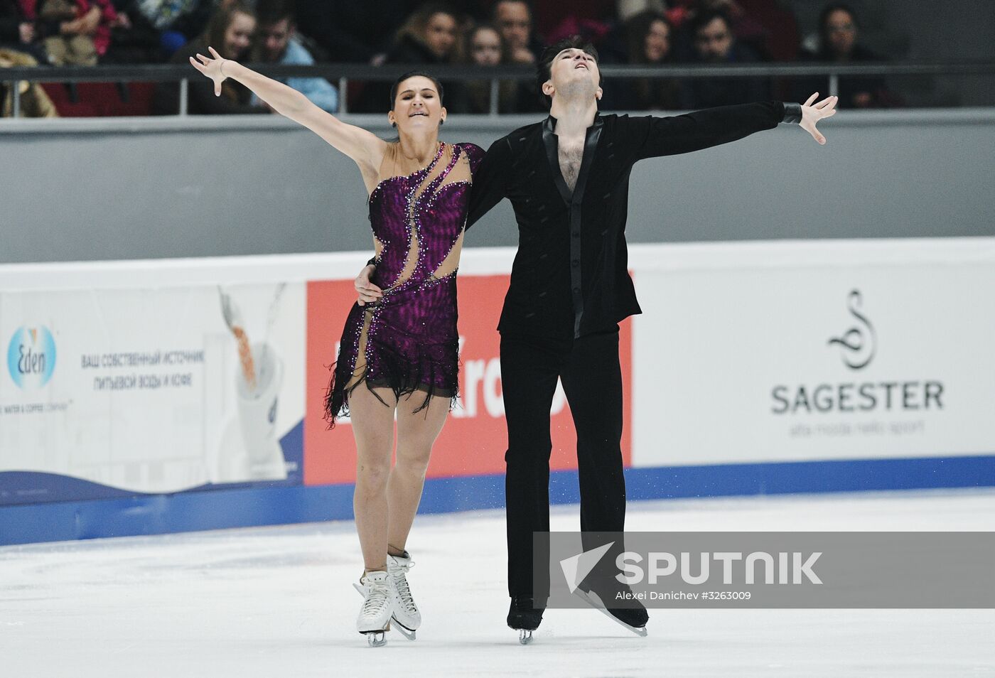 Figure skating. Russian championship. Ice dancing. Short program