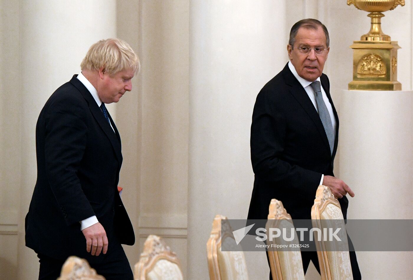 Foreign Minister Sergei Lavrov meets with British counterpart, Boris Johnson