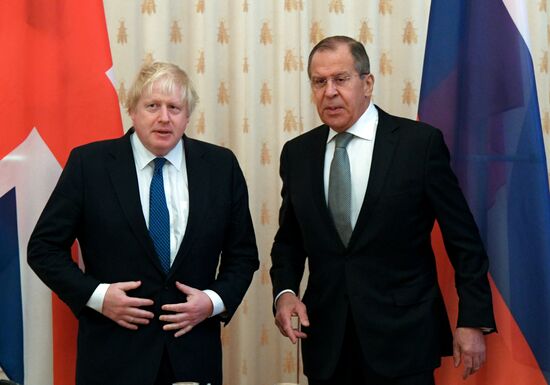 Foreign Minister Sergei Lavrov meets with British counterpart, Boris Johnson