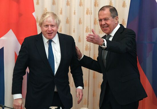 Foreign Minister Sergei Lavrov meets with British counterpart, Boris Johnson
