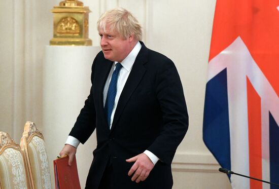 Foreign Minister Sergei Lavrov meets with British counterpart, Boris Johnson