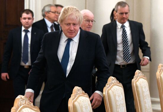 Foreign Minister Sergei Lavrov meets with British counterpart, Boris Johnson