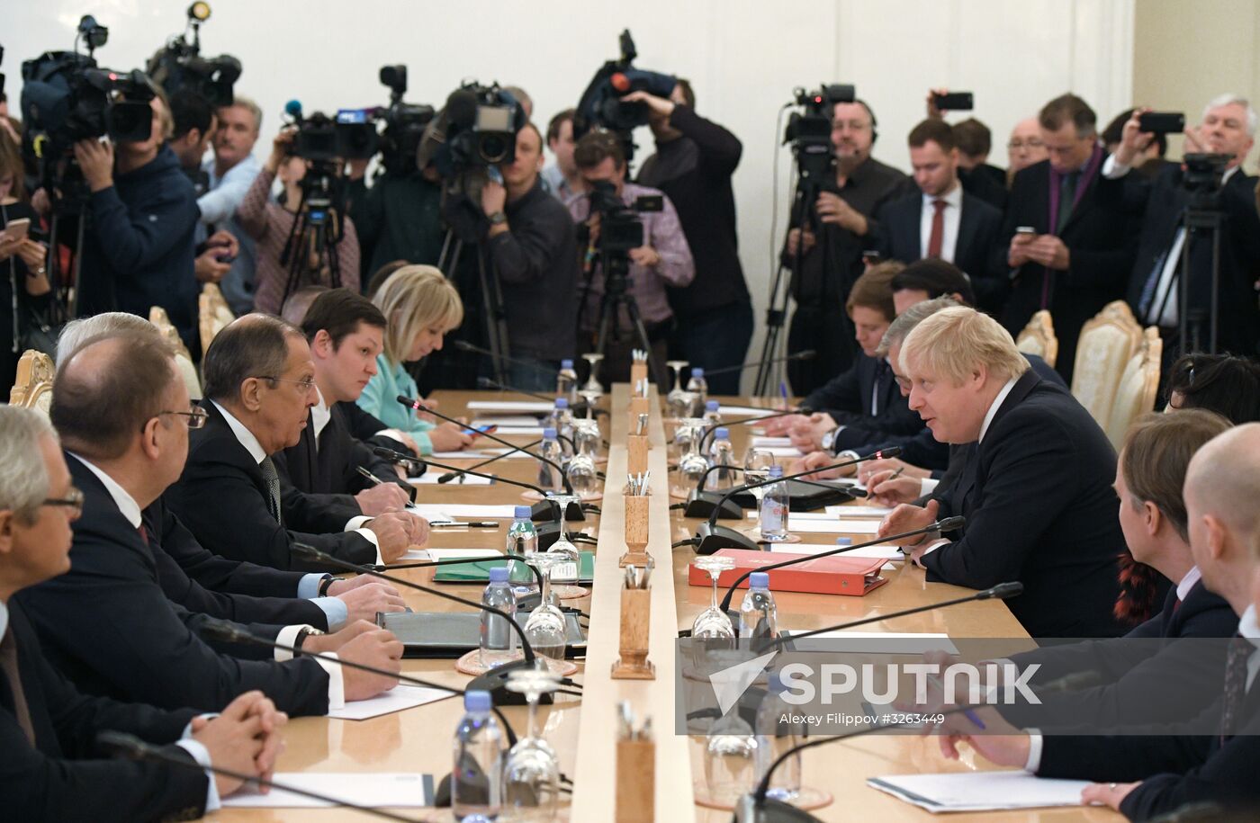 Foreign Minister Sergei Lavrov meets with British counterpart, Boris Johnson