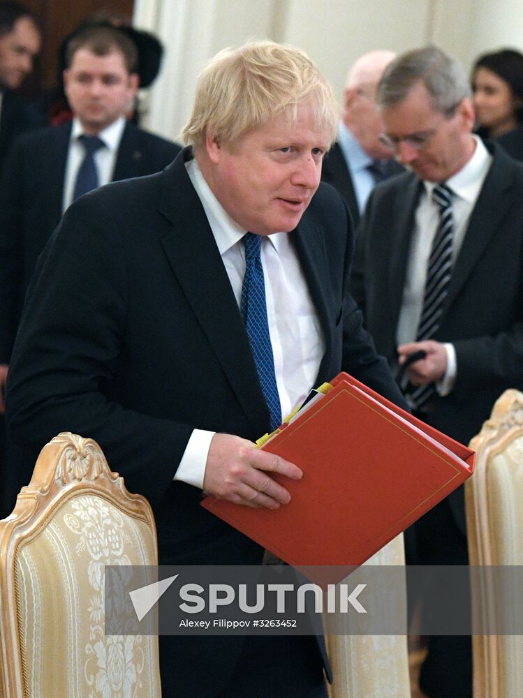 Foreign Minister Sergei Lavrov meets with British counterpart, Boris Johnson