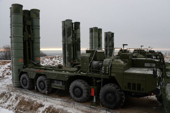 S-400 Air Defense Missile System battalion takes up beauty near Vladivostok