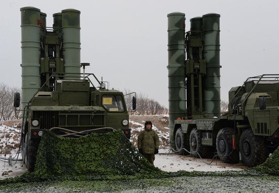 S-400 Air Defense Missile System battalion takes up beauty near Vladivostok