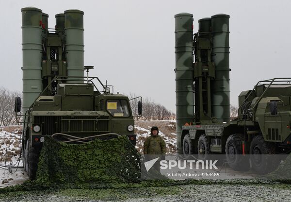 S-400 Air Defense Missile System battalion takes up beauty near Vladivostok