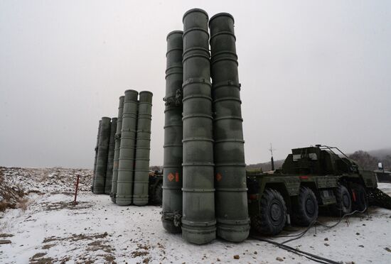 S-400 Air Defense Missile System battalion takes up beauty near Vladivostok