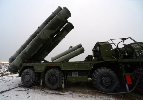 S-400 Air Defense Missile System battalion takes up beauty near Vladivostok