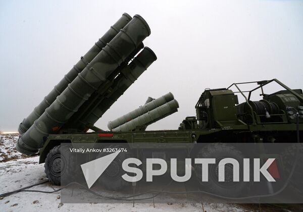 S-400 Air Defense Missile System battalion takes up beauty near Vladivostok