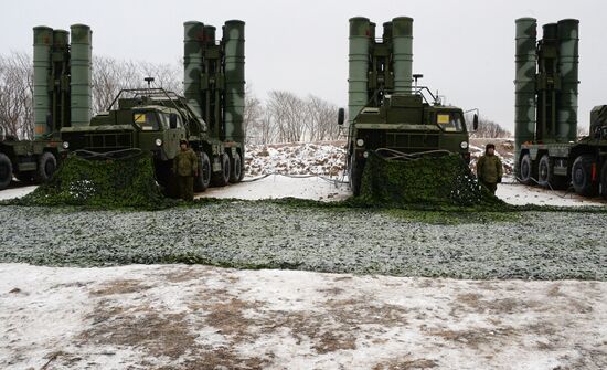 S-400 Air Defense Missile System battalion takes up beauty near Vladivostok