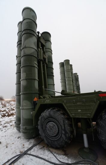 S-400 Air Defense Missile System battalion takes up beauty near Vladivostok