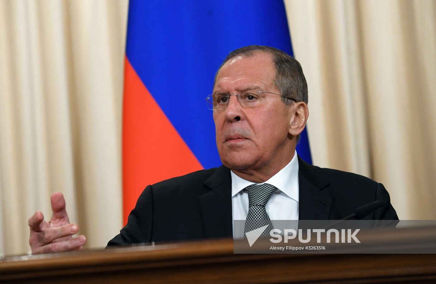 Foreign Minister Sergei Lavrov meets with British counterpart, Boris Johnson
