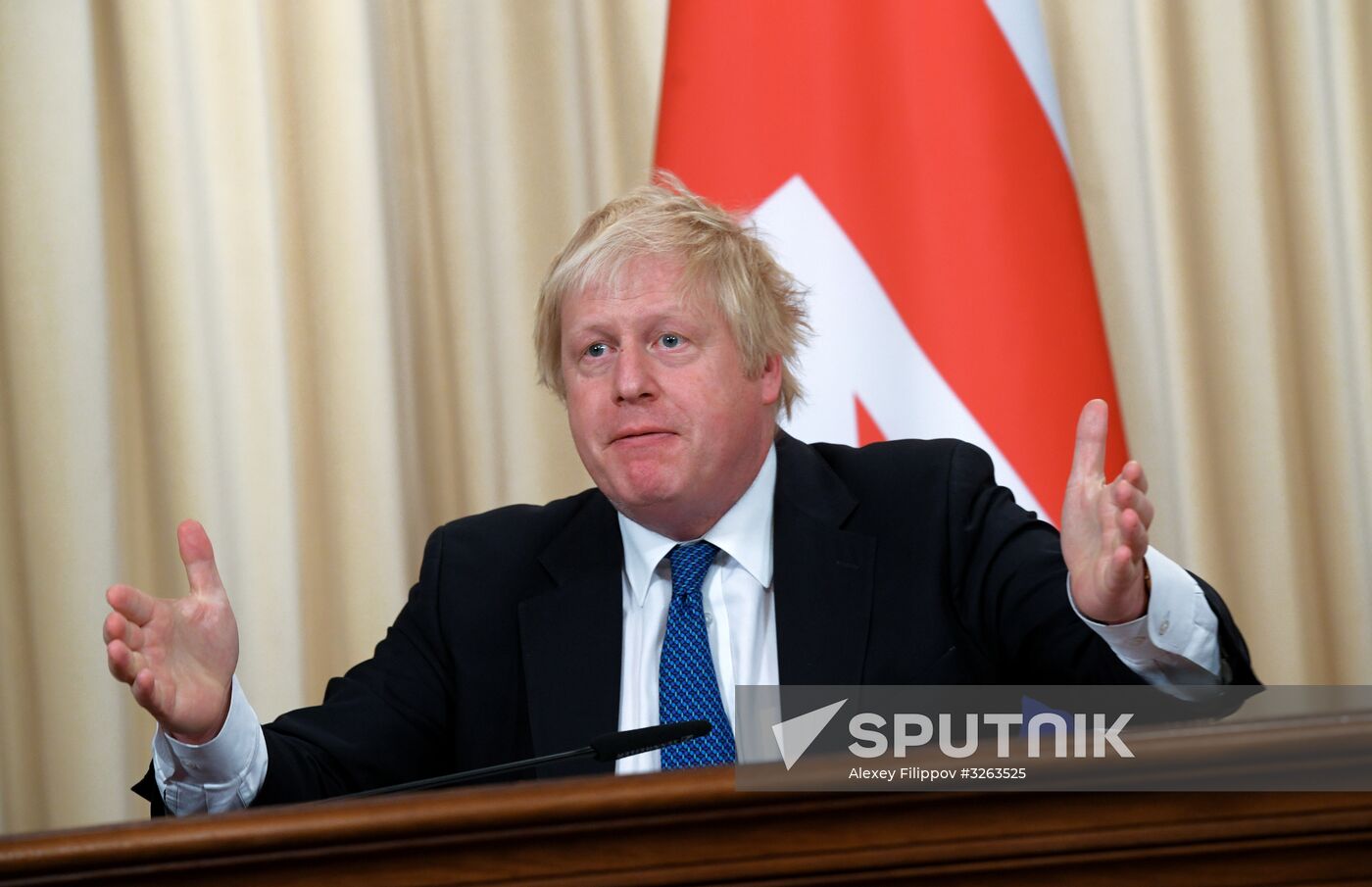 Foreign Minister Sergei Lavrov meets with British counterpart, Boris Johnson