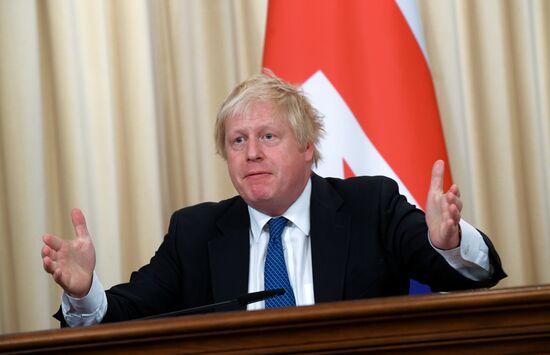 Foreign Minister Sergei Lavrov meets with British counterpart, Boris Johnson