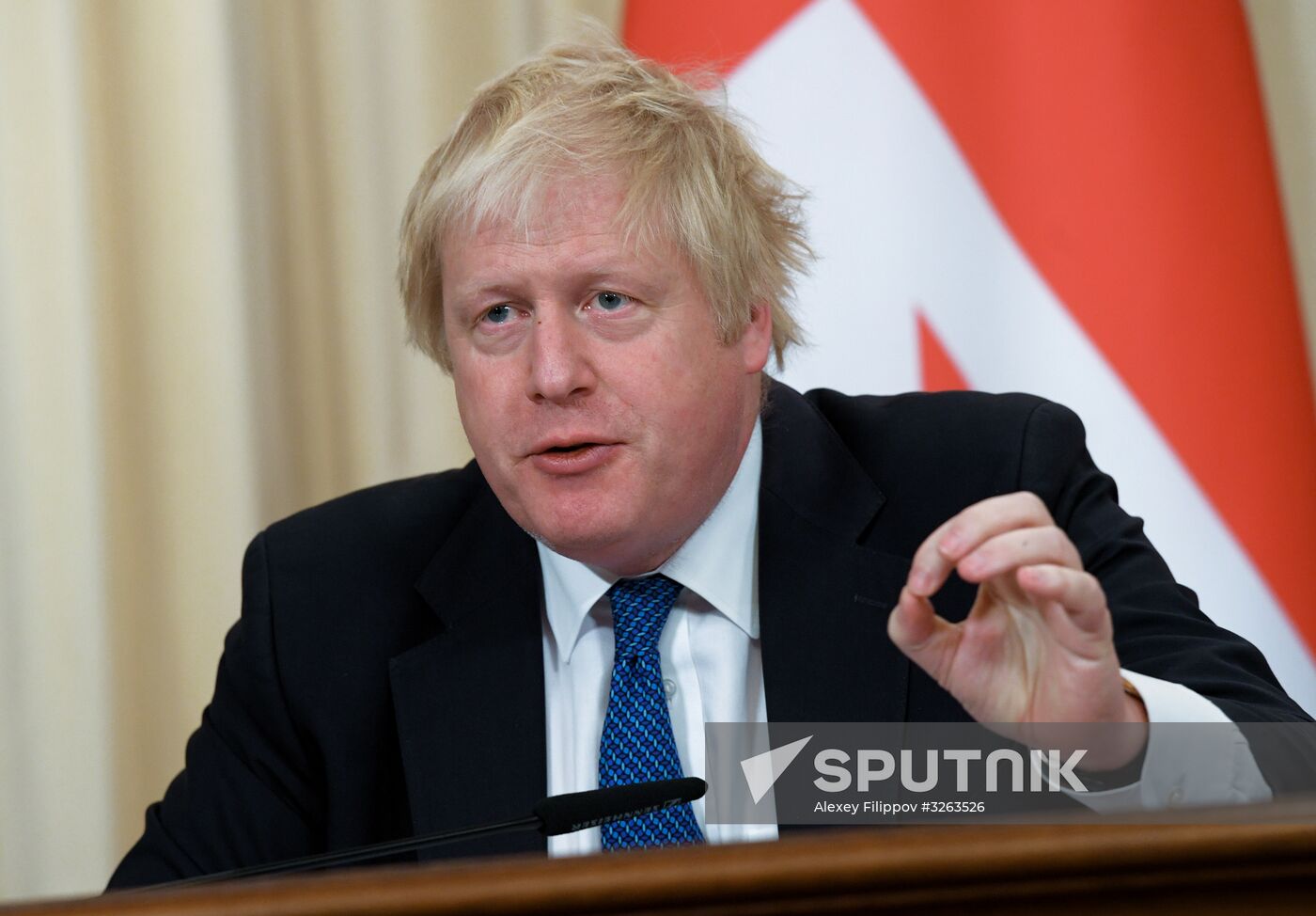 Foreign Minister Sergei Lavrov meets with British counterpart, Boris Johnson