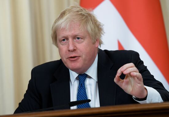 Foreign Minister Sergei Lavrov meets with British counterpart, Boris Johnson