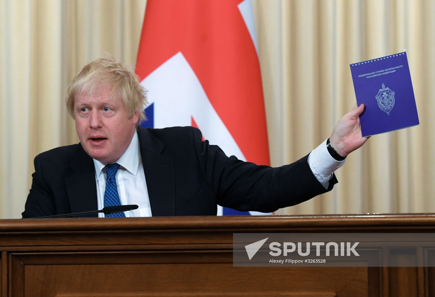 Foreign Minister Sergei Lavrov meets with British counterpart, Boris Johnson
