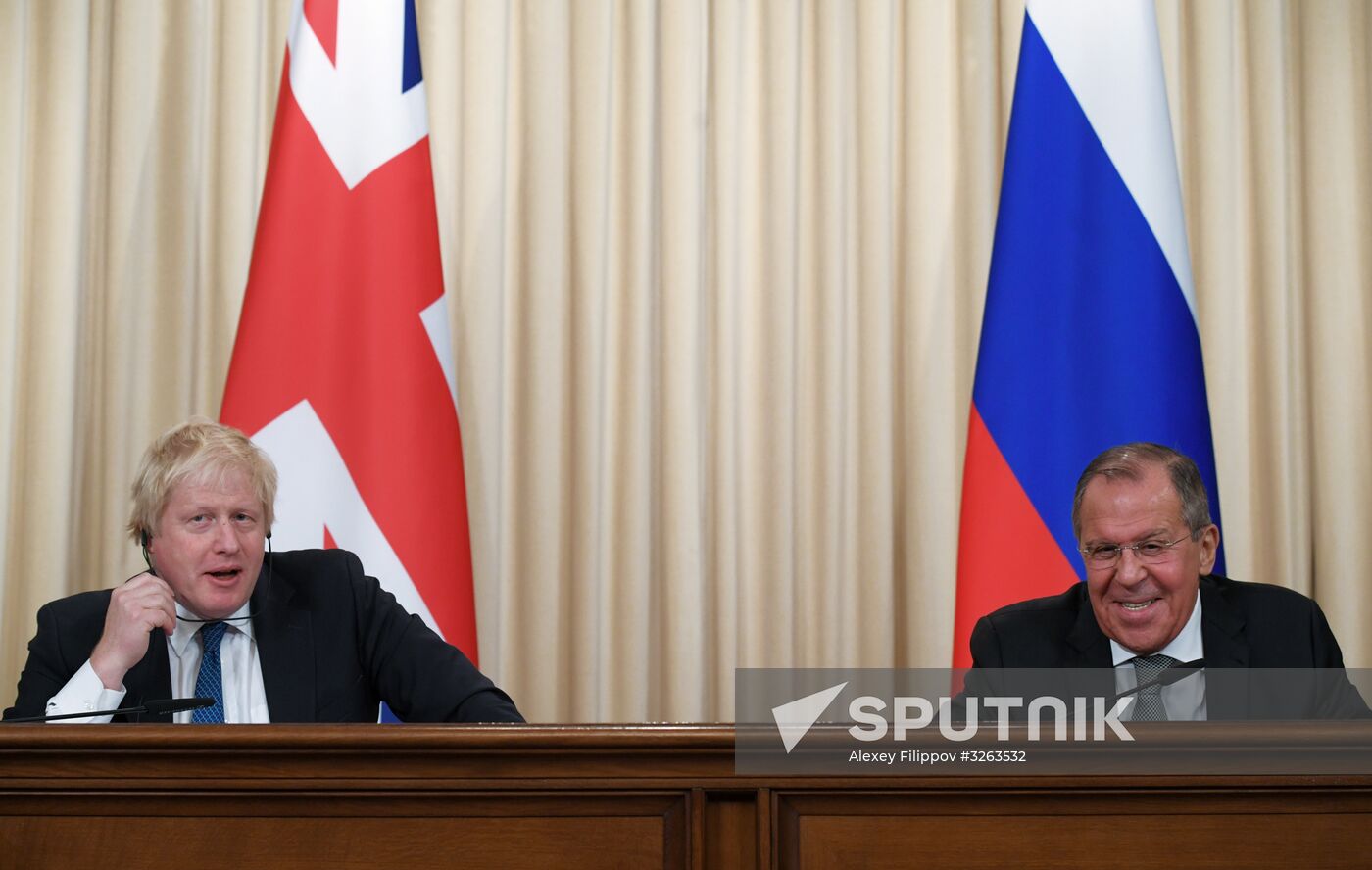 Foreign Minister Sergei Lavrov meets with British counterpart, Boris Johnson