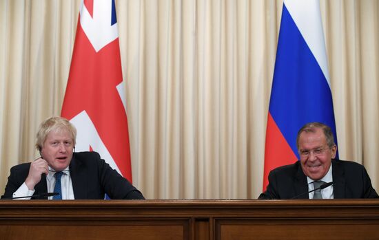 Foreign Minister Sergei Lavrov meets with British counterpart, Boris Johnson