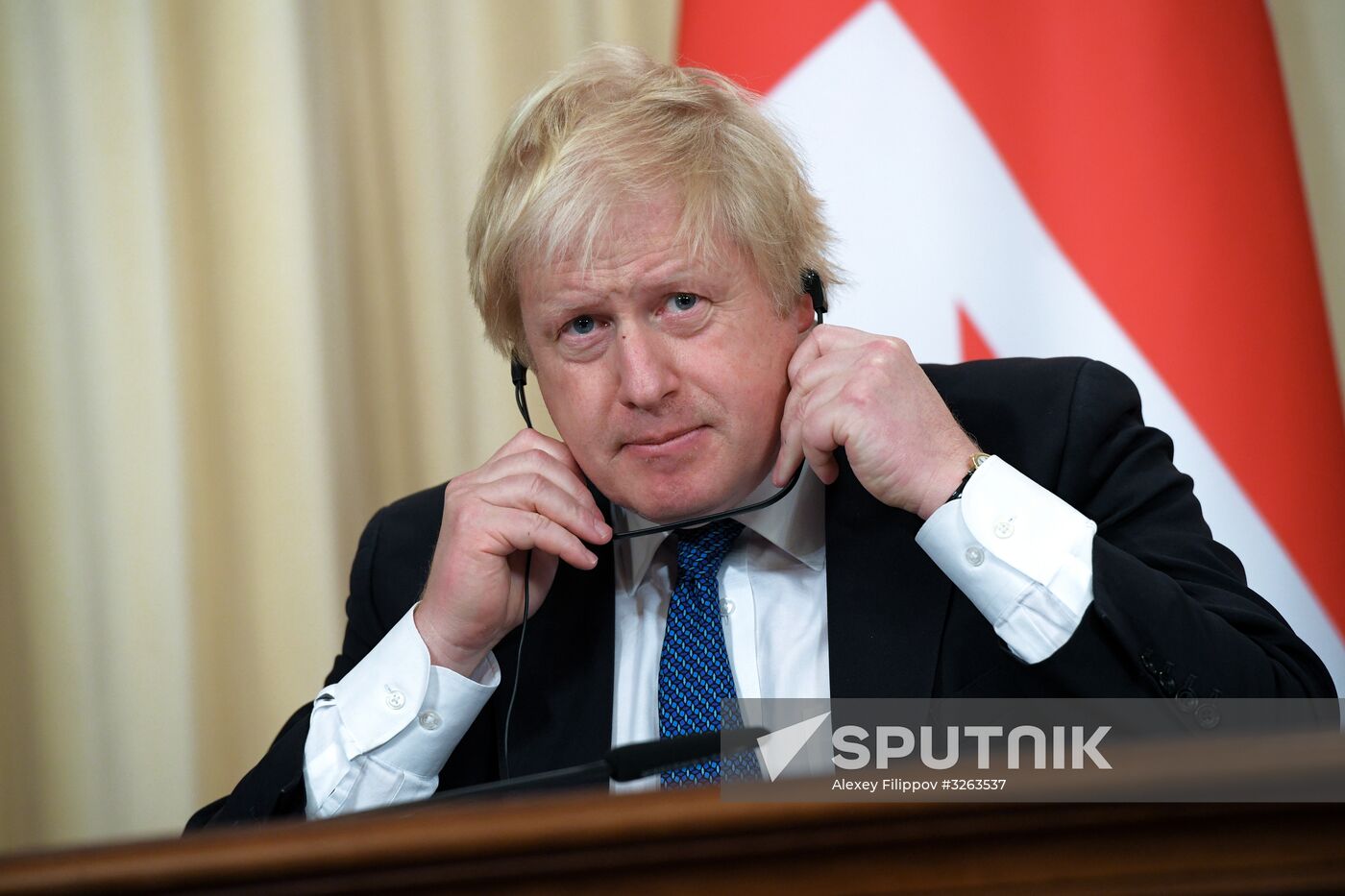 Foreign Minister Sergei Lavrov meets with British counterpart, Boris Johnson
