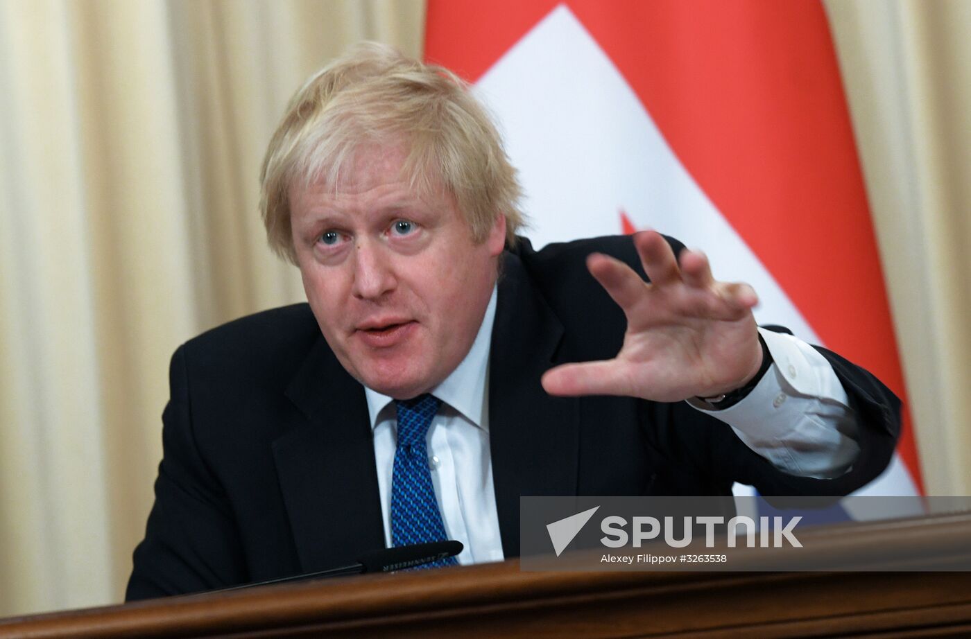 Foreign Minister Sergei Lavrov meets with British counterpart, Boris Johnson