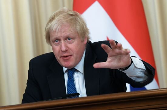 Foreign Minister Sergei Lavrov meets with British counterpart, Boris Johnson