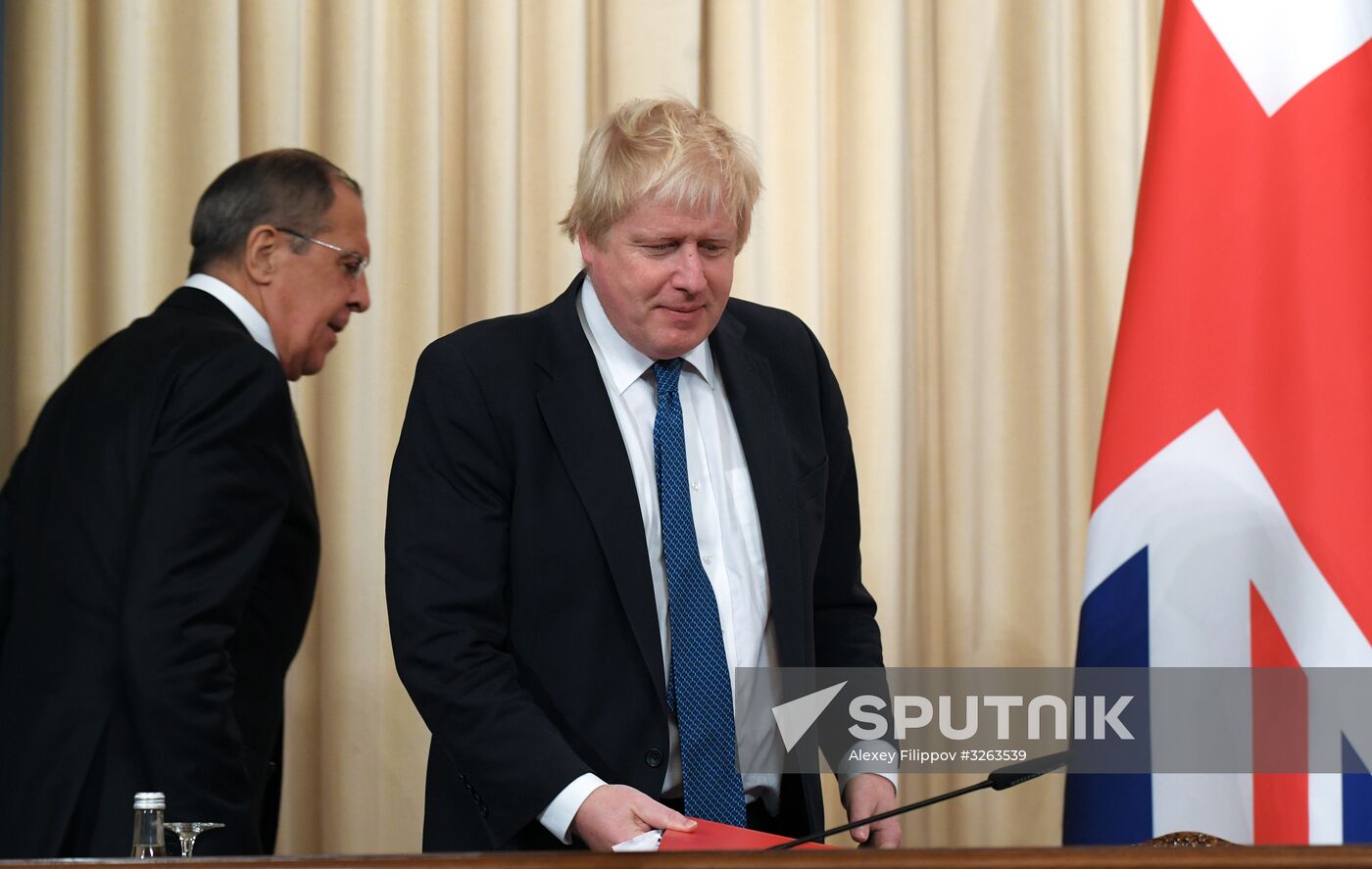Foreign Minister Sergei Lavrov meets with British counterpart, Boris Johnson