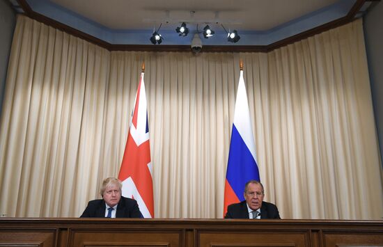 Foreign Minister Sergei Lavrov meets with British counterpart, Boris Johnson