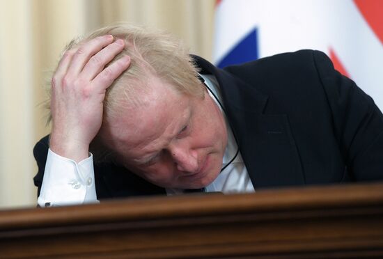 Foreign Minister Sergei Lavrov meets with British counterpart, Boris Johnson