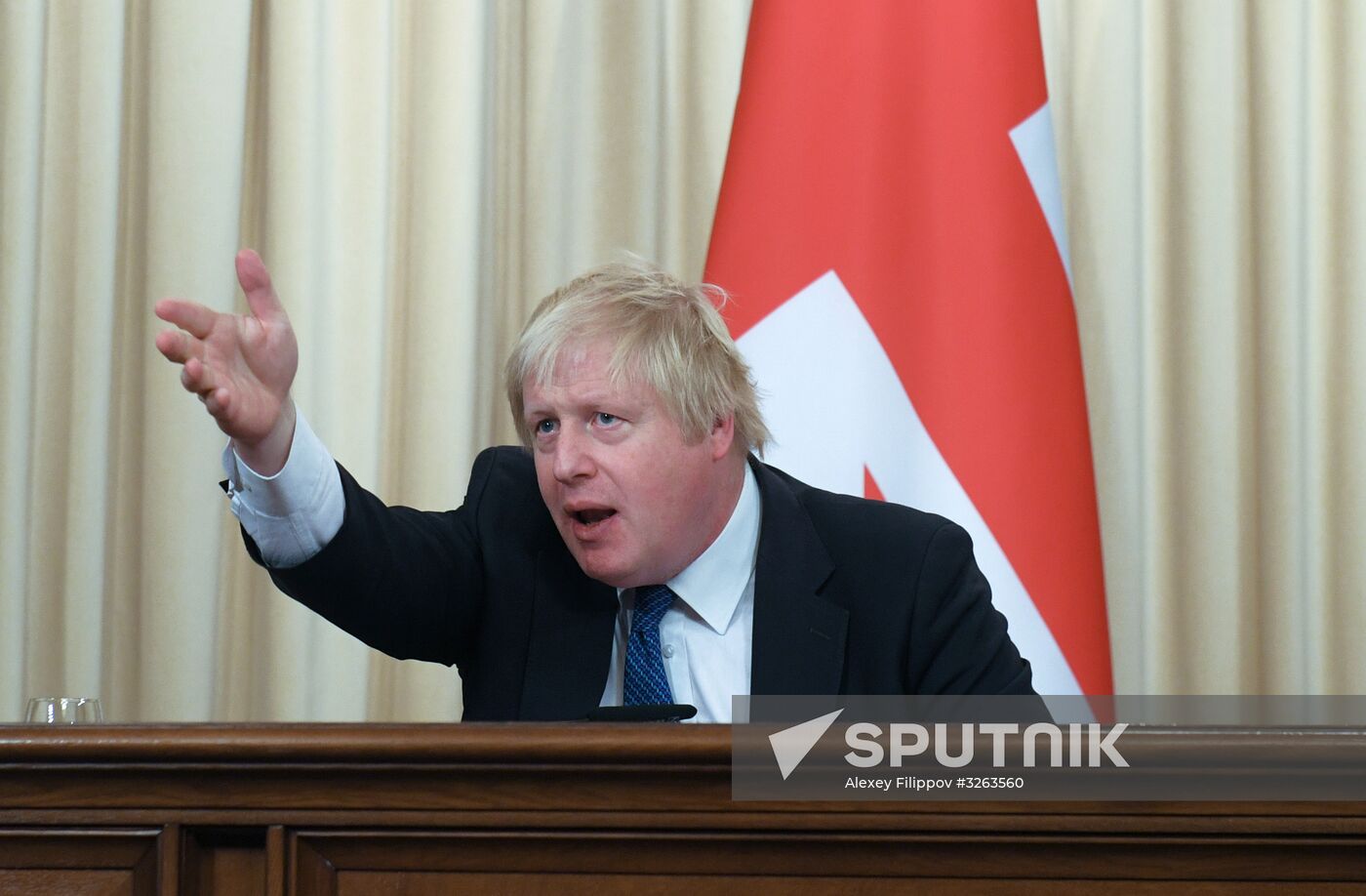 Foreign Minister Sergei Lavrov meets with British counterpart, Boris Johnson