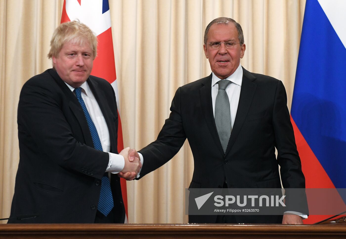 Foreign Minister Sergei Lavrov meets with British counterpart, Boris Johnson