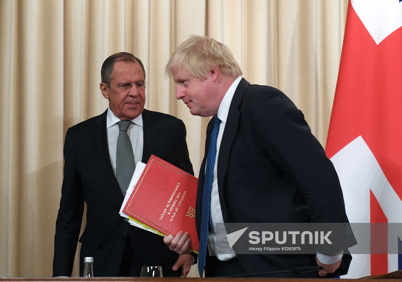 Foreign Minister Sergei Lavrov meets with British counterpart, Boris Johnson