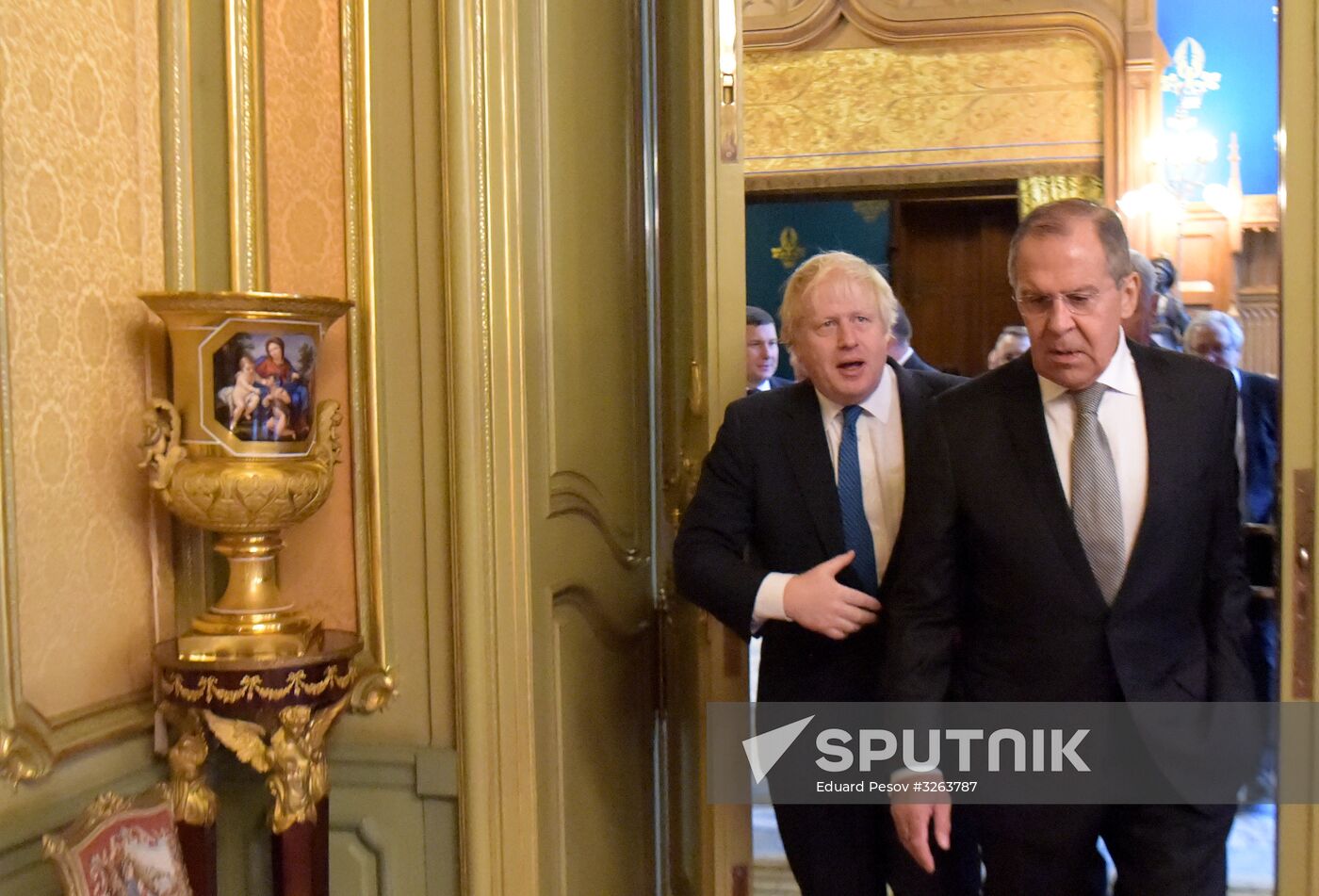 Foreign Minister Sergei Lavrov meets with British counterpart, Boris Johnson