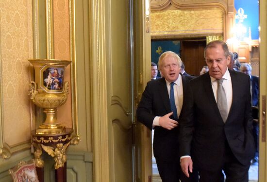 Foreign Minister Sergei Lavrov meets with British counterpart, Boris Johnson