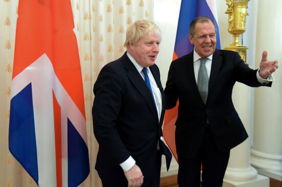 Foreign Minister Sergei Lavrov meets with British counterpart, Boris Johnson