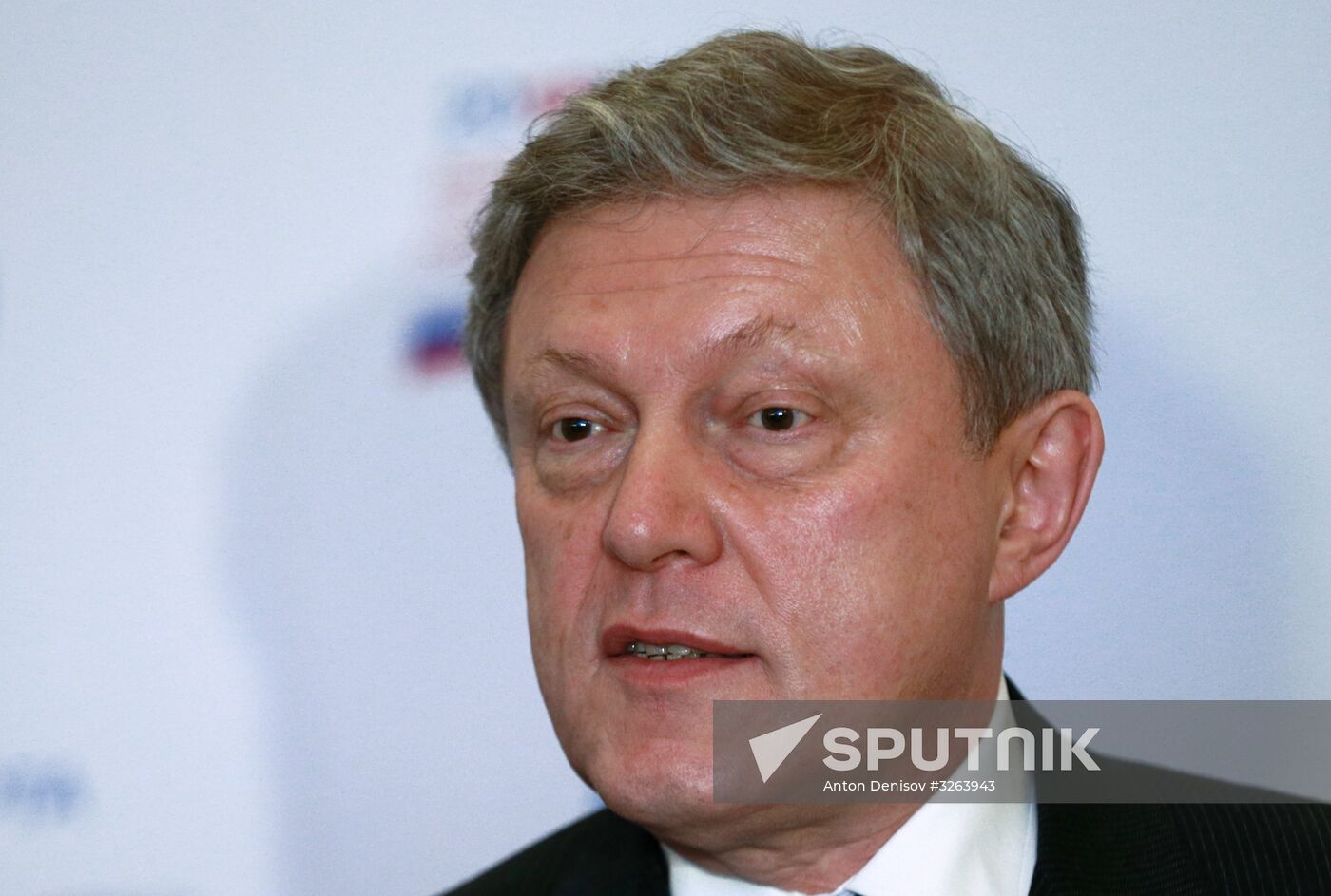Grigory Yavlinsky registers to run for president