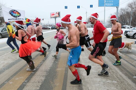 "Polar bears" dressed as Santa race in Novosibirsk