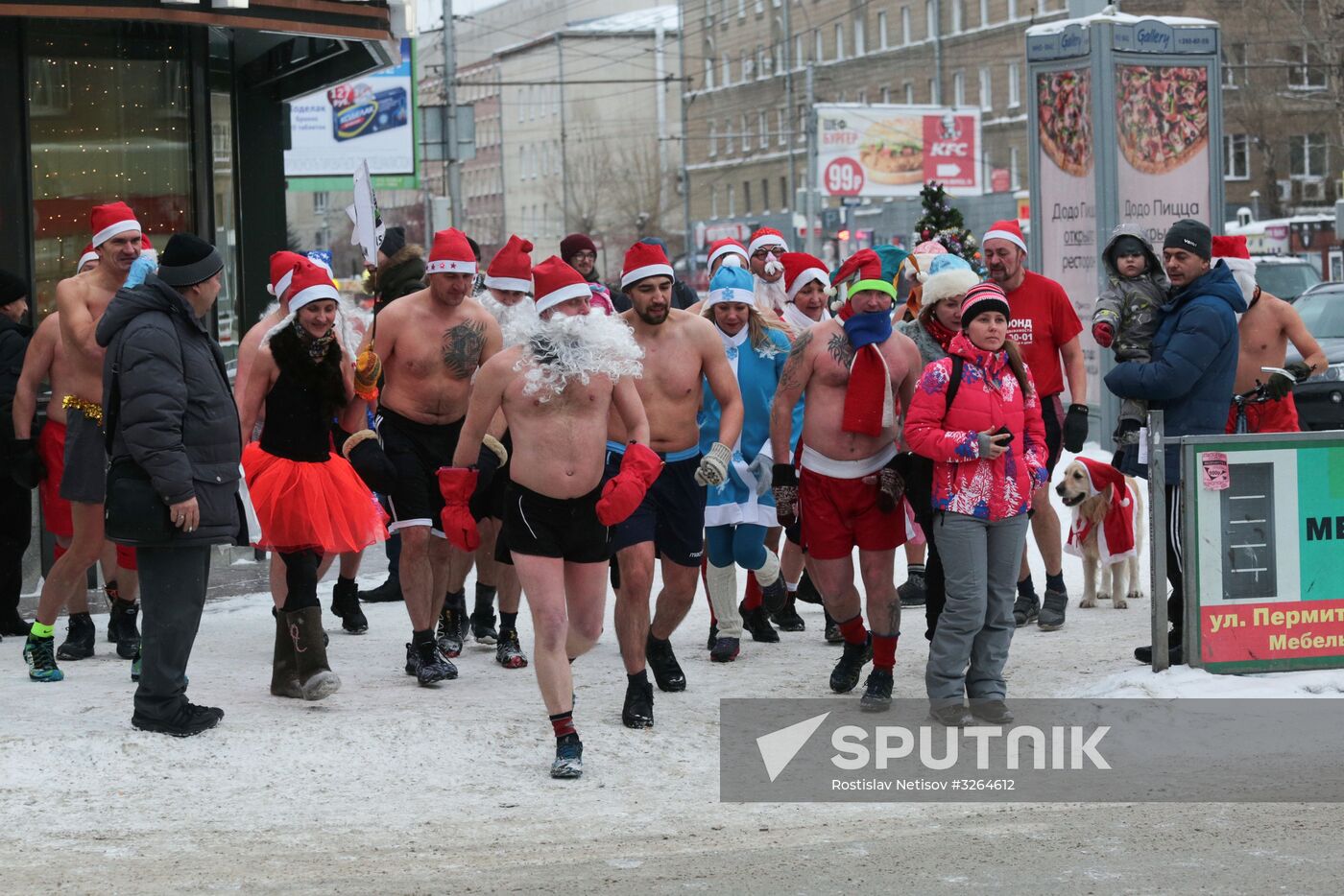 "Polar bears" dressed as Santa race in Novosibirsk