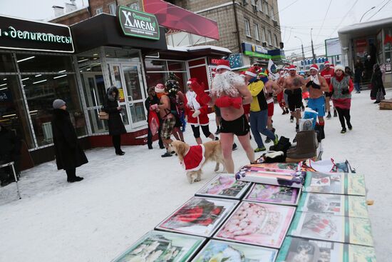 "Polar bears" dressed as Santa race in Novosibirsk