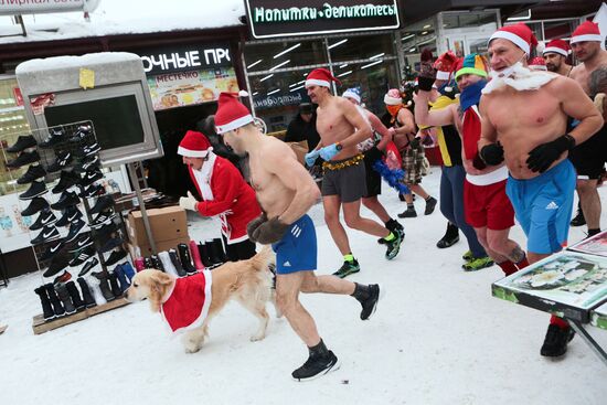 "Polar bears" dressed as Santa race in Novosibirsk