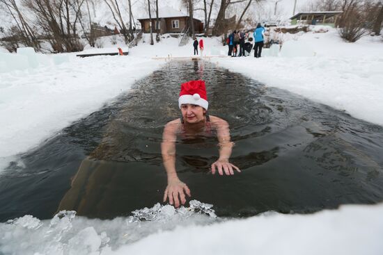 Winter swimmers' race in Novosibirsk