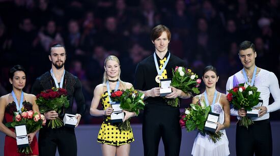 Russian Figure Skating Championships. Awarding ceremony